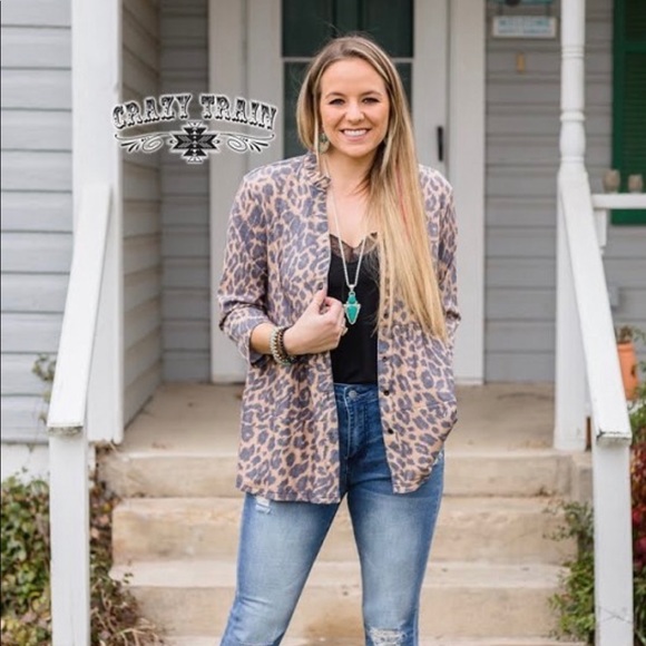 Crazy Train Lindsey Leopard Top! - Picture 4 of 8